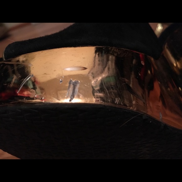 5/$15 💥Sexy MK Black & Gold strappy Peeptoe Wedge - Picture 3 of 6